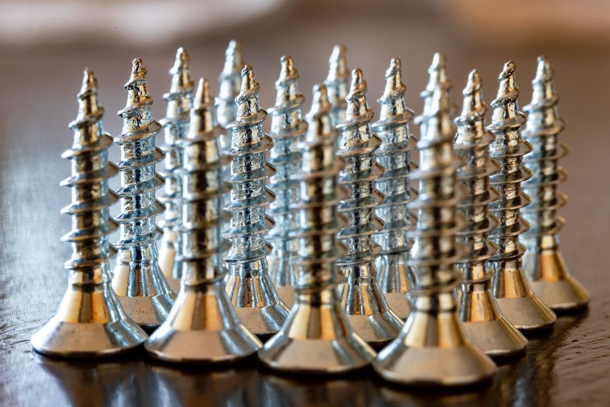 Stainless Steel or Galvanized Bolt? Which Material Is More Suitable?